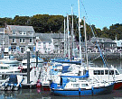 Hafen mit Segelbooten